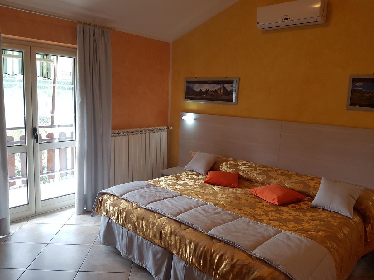 Il Laghetto Bed and Breakfast Καστροβιλάρι Εξωτερικό φωτογραφία